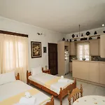 Potter's Apartment/40 Meters From The Appartamento Kamárai